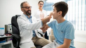 médico para adolescente