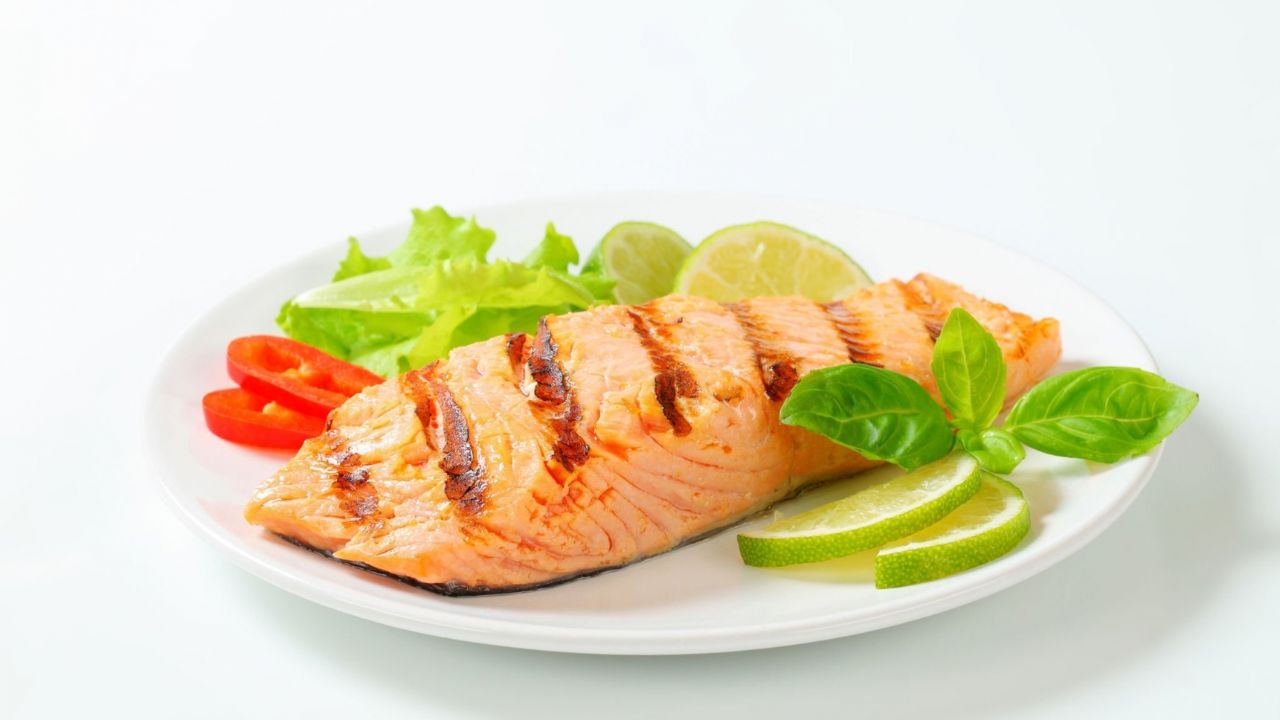 Salmão ou tilápia: qual peixe é mais nutritivo e saudável? - 10/02/2021 -  UOL VivaBem