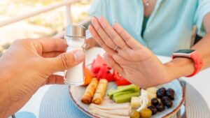 alimentos que hipertensos não podem comer