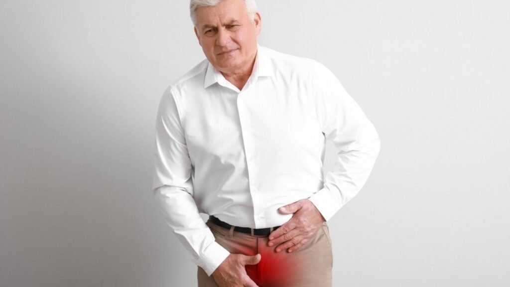 idoso pensando o que é câncer de próstata