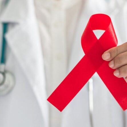 médico apoiando prevenção da Aids