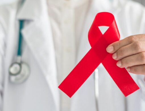 médico apoiando prevenção da Aids