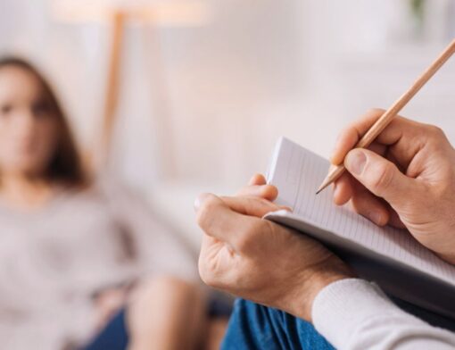 mulher realizando um dos tratamentos para transtorno de personalidade borderline