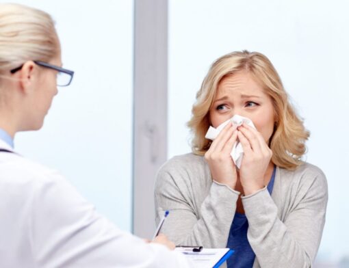 paciente consultando com médico de alergologia