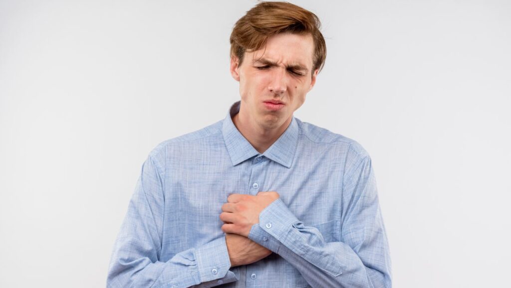 dor no meio do peito