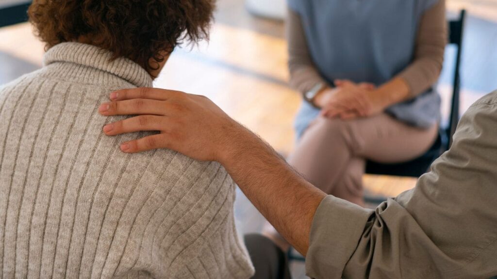 Importância de saber como ajudar alguém em crise de ansiedade