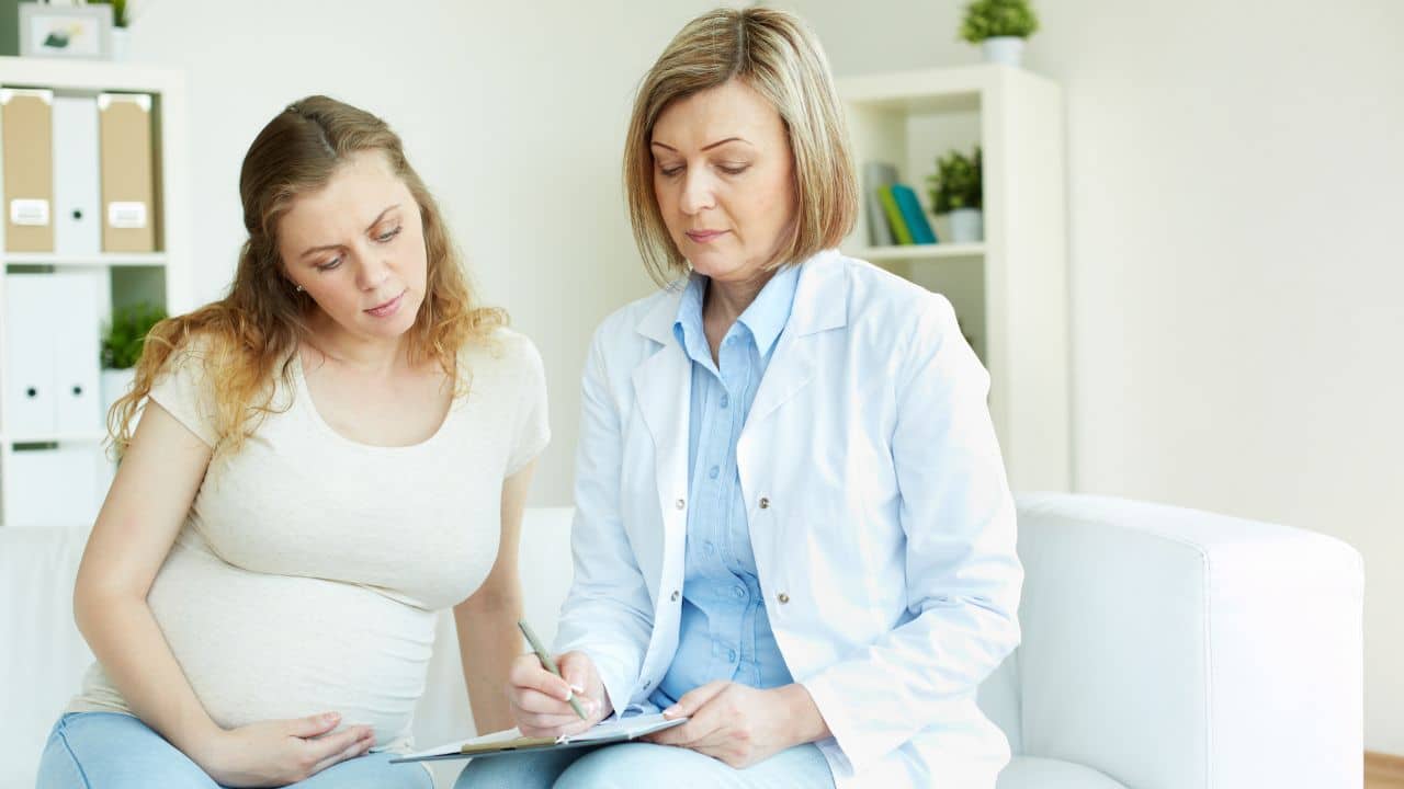 Quais os sintomas de pressão alta na gravidez