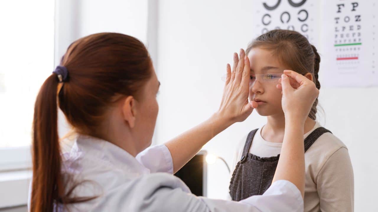 Mancha branca no olho em bebês e crianças Mancha branca no olho em bebês e crianças