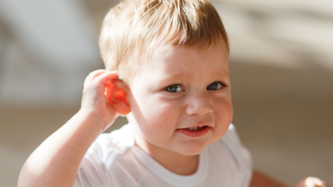 Como aliviar dor de ouvido infantil caseiro