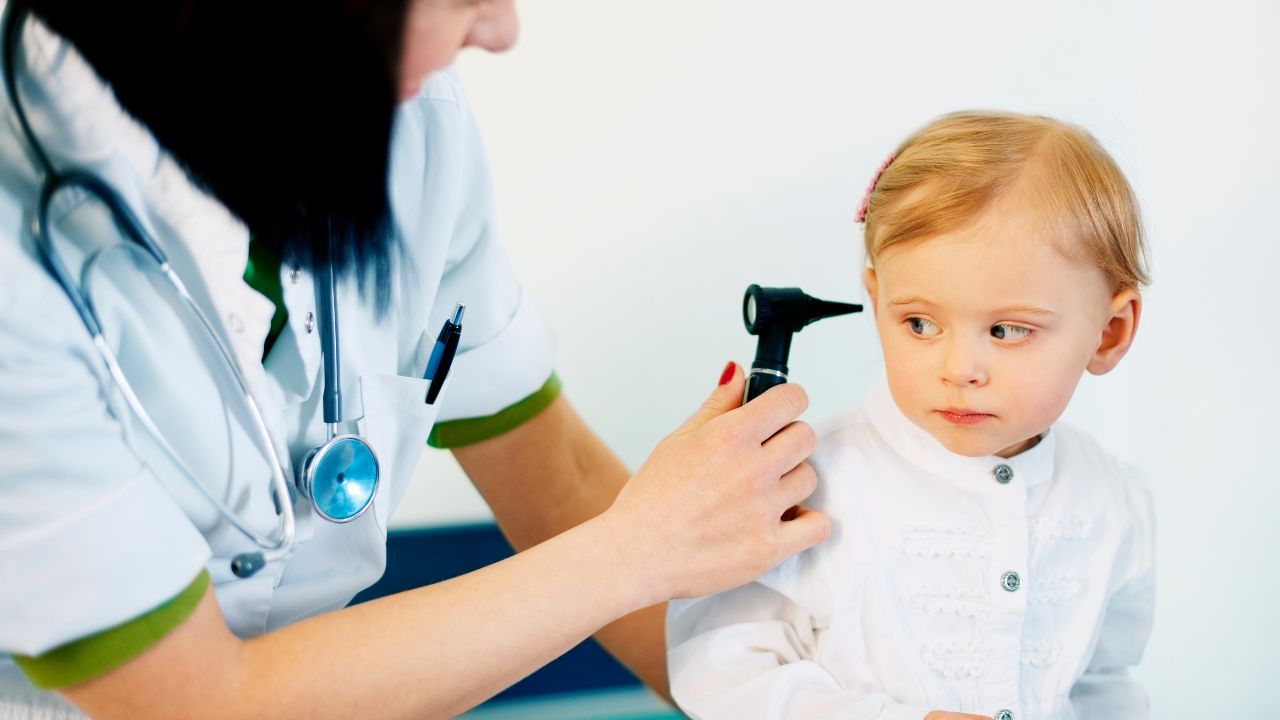 Como aliviar dor de ouvido infantil