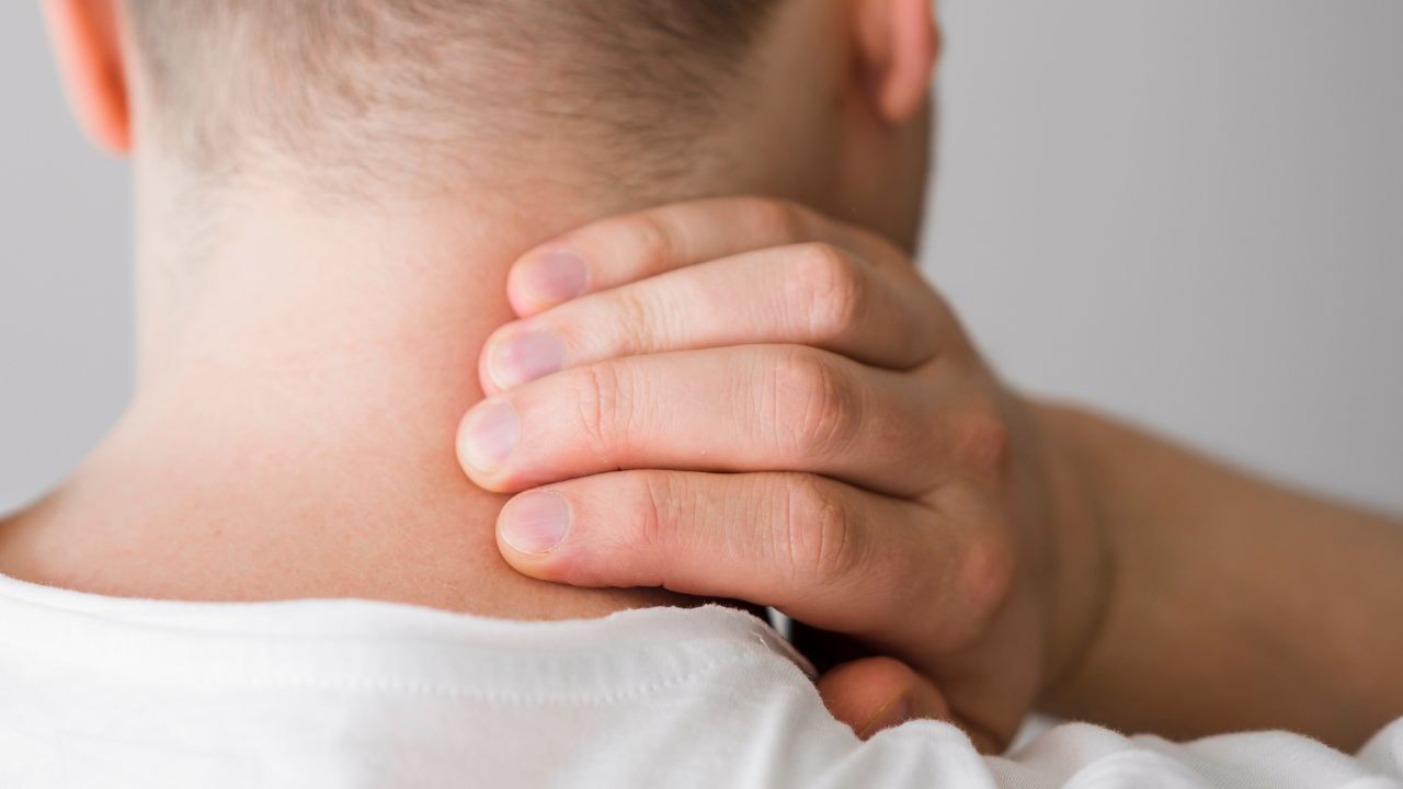 Principais causas da íngua no pescoço Principais causas da íngua no pescoço