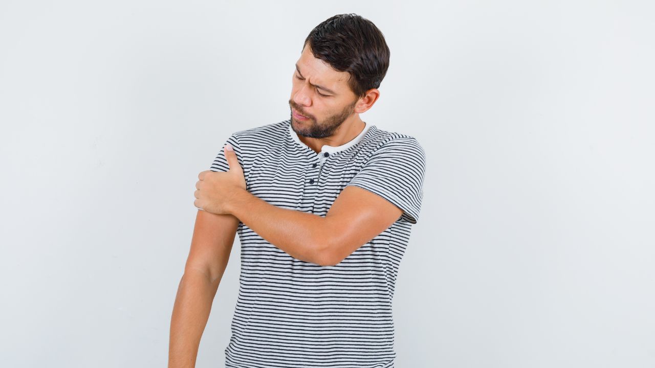 Dor no braço direito pode ser infarto Dor no braço direito pode ser infarto