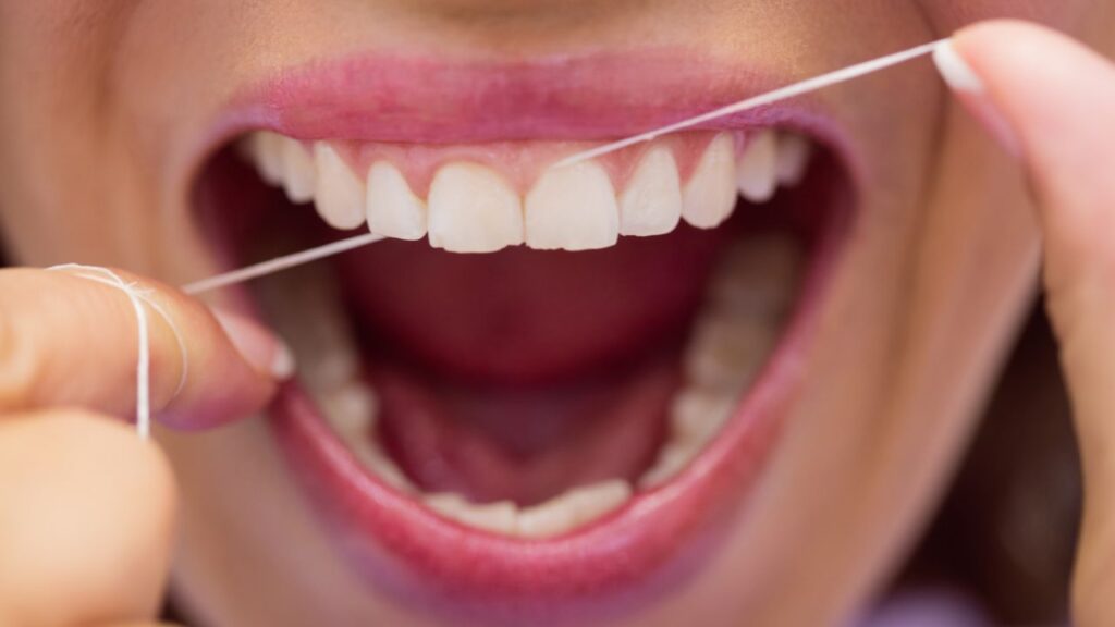 Benefícios do uso do fio dental