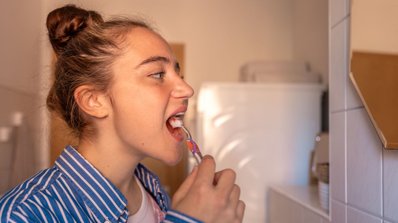 Como prevenir gengivite e periodontite Como prevenir gengivite e periodontite