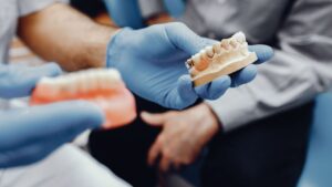Implante dentário dói