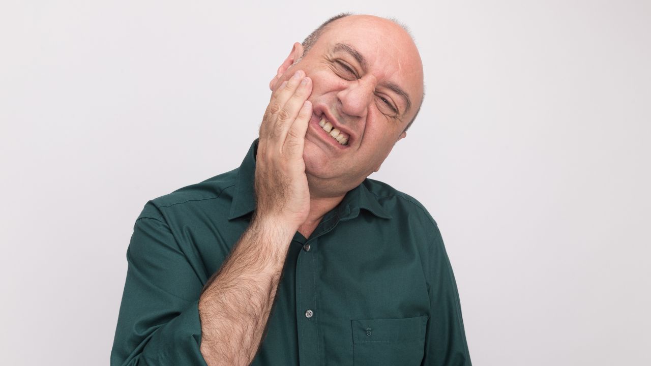 Implante dentário dói_ Guia prático para um pós-operatório sem medo Implante dentário dói_ Guia prático para um pós-operatório sem medo