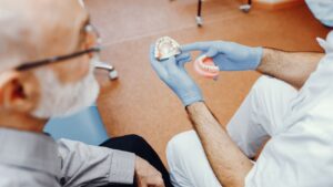 Mini implante dentário