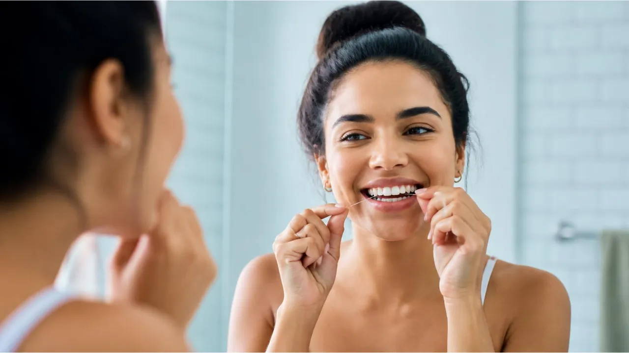 Tipos de fio dental: fio, fita dental, fio com aplicador e escovas interdentais
